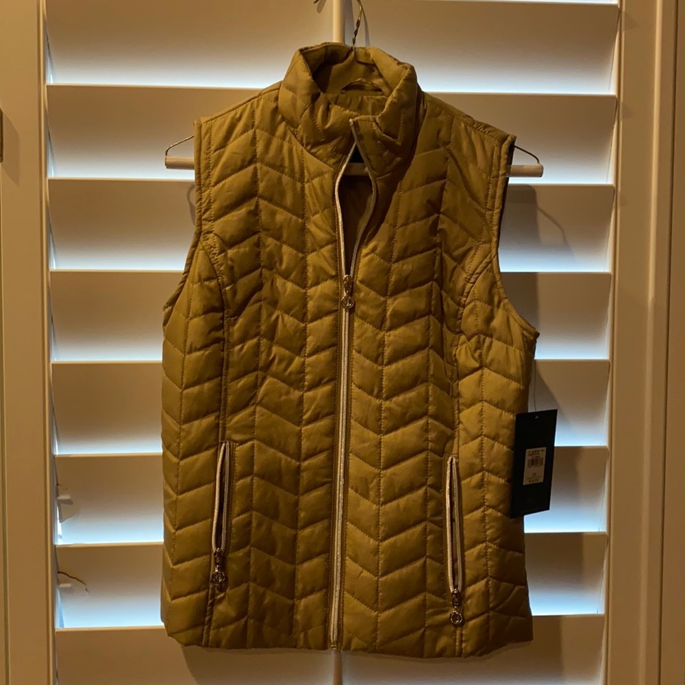Lightly lines quilted  vest